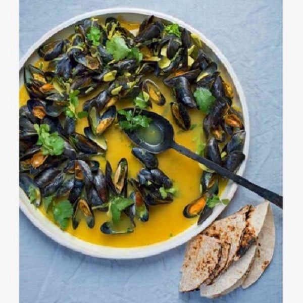 Golden Mussels, lime & chilli butter in arrack